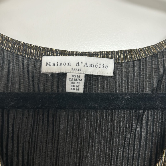 Black and gold top - Picture 5 of 6